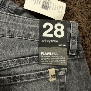 ⚠️⚠️Joe’s Jeans; Skinny Jeans 28